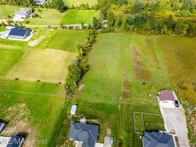 7065 Dryden Road, Almont, MI 48003