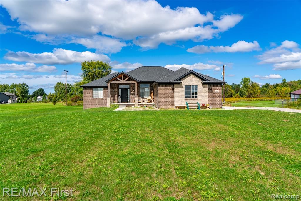 7065 Dryden Road, Almont, MI 48003