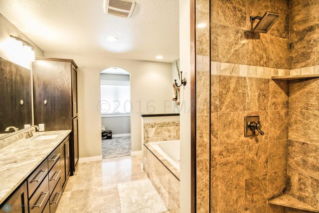 7229 15th Street S, Fargo, ND 58104