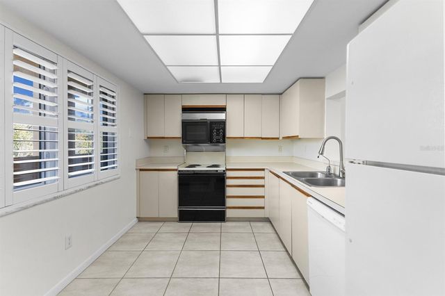 3076 EASTLAND BOULEVARD 404, Clearwater, FL 33761