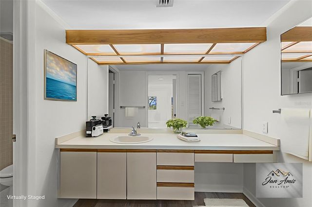 3076 EASTLAND BOULEVARD 404, Clearwater, FL 33761