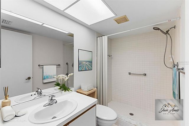 3076 EASTLAND BOULEVARD 404, Clearwater, FL 33761