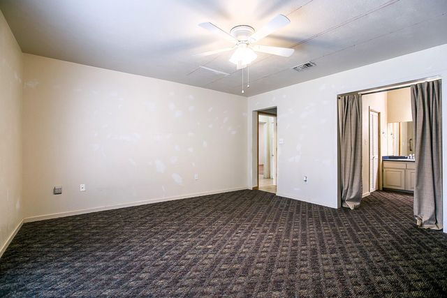127 W Ave B, San Angelo, TX 76903