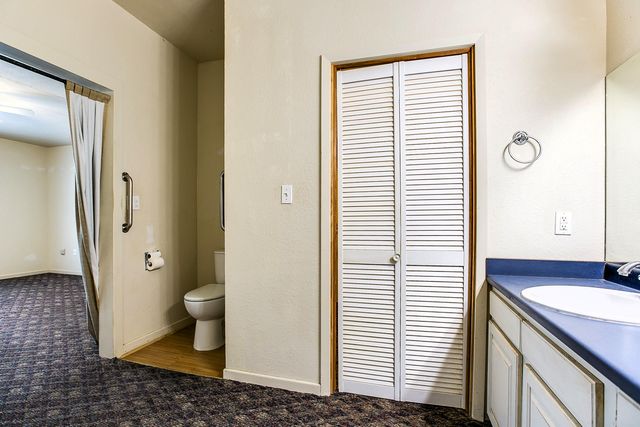 127 W Ave B, San Angelo, TX 76903