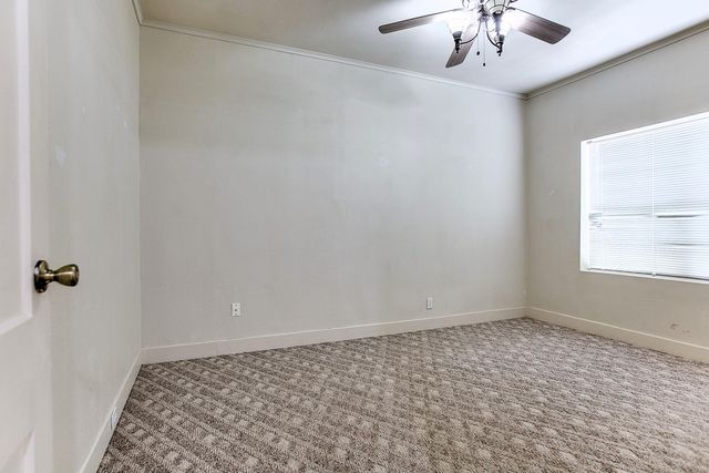 127 W Ave B, San Angelo, TX 76903