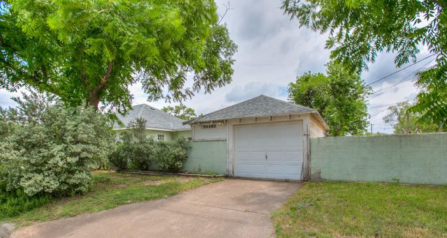 127 W Ave B, San Angelo, TX 76903