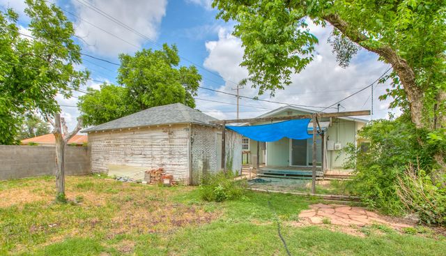 127 W Ave B, San Angelo, TX 76903