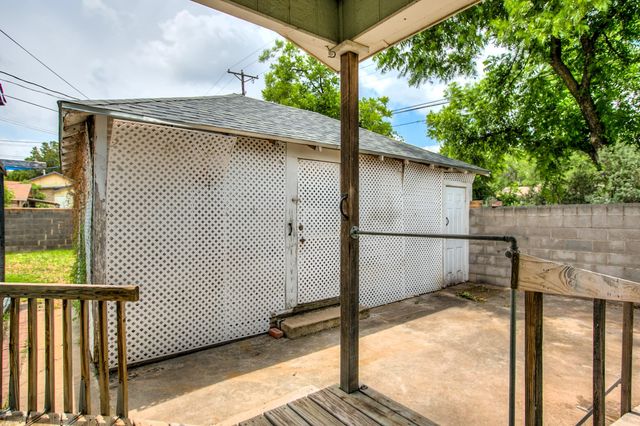 127 W Ave B, San Angelo, TX 76903