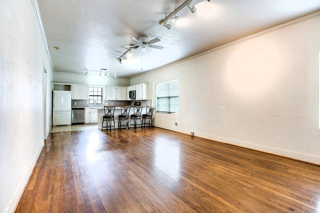 127 W Ave B, San Angelo, TX 76903