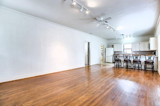 127 W Ave B, San Angelo, TX 76903