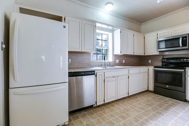 127 W Ave B, San Angelo, TX 76903