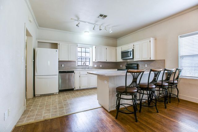 127 W Ave B, San Angelo, TX 76903