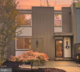 11170 FOREST EDGE DR, Reston, VA 20190