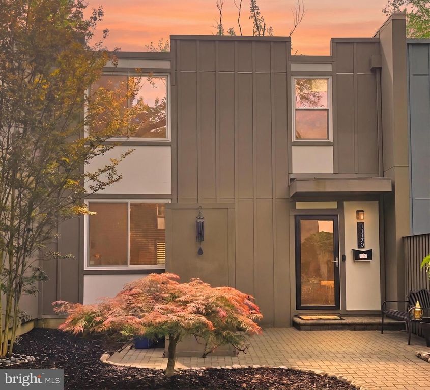 11170 FOREST EDGE DR, Reston, VA 20190