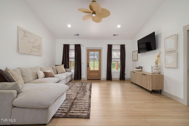 828 East Mckee East Street, Greeneville, TN 37743