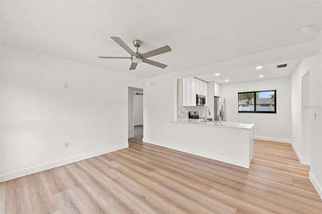 3215 W DEWEY STREET, Tampa, FL 33607