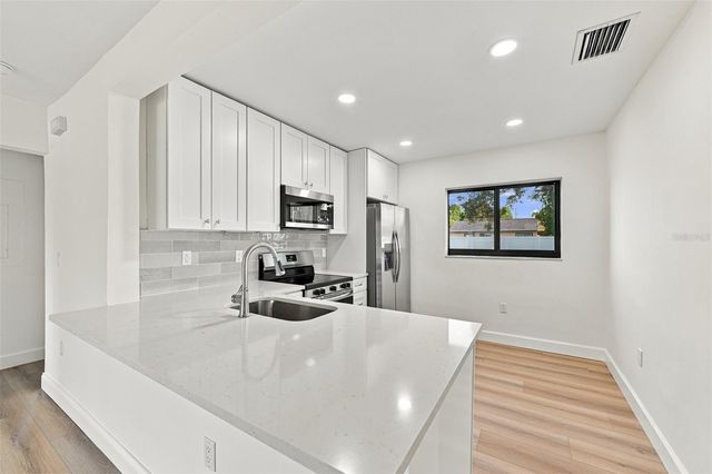3215 W DEWEY STREET, Tampa, FL 33607