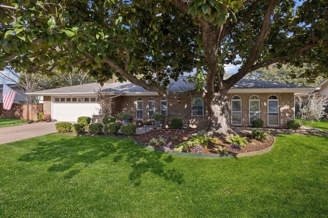 816 Donna Drive, Hurst, TX 76053