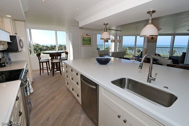 4041 Gulf Shore BLVD N 301, Naples, FL 34103