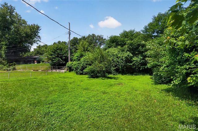 9835 Portage Drive, St Louis, MO 63136