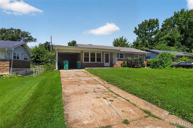 9835 Portage Drive, St Louis, MO 63136