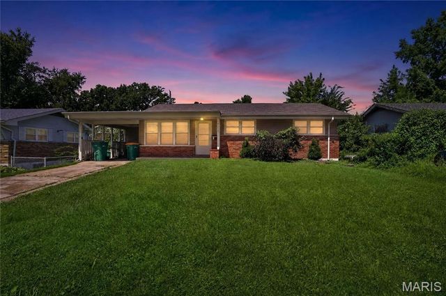 9835 Portage Drive, St Louis, MO 63136