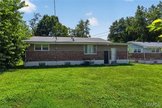 9835 Portage Drive, St Louis, MO 63136