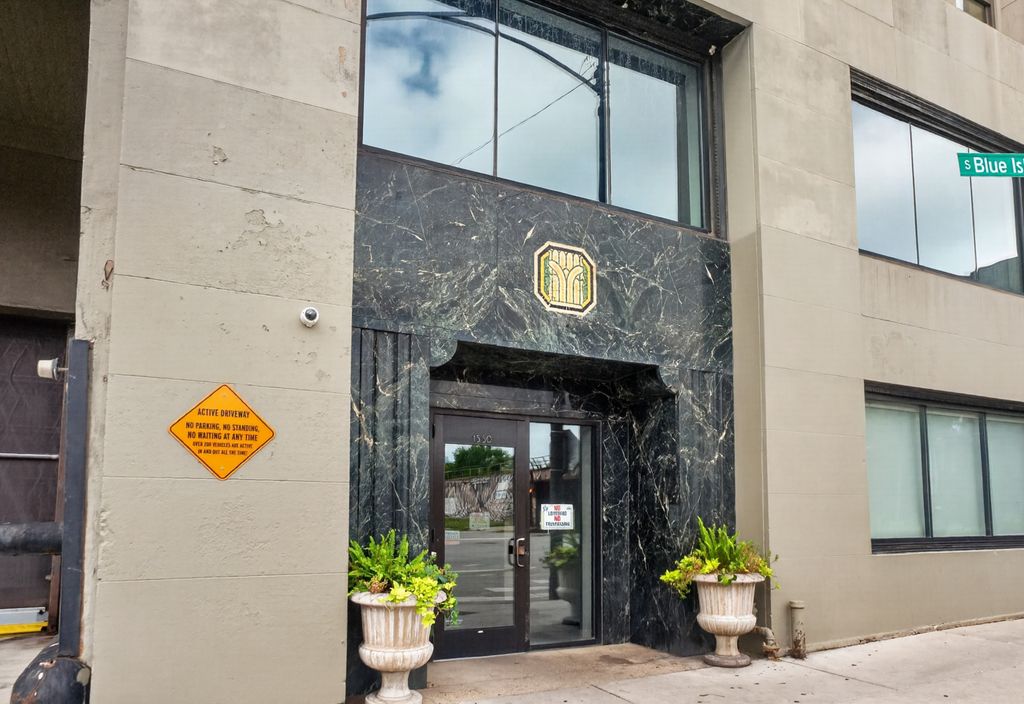 1550 S Blue Island Avenue 420, Chicago, IL 60608 — photo 2