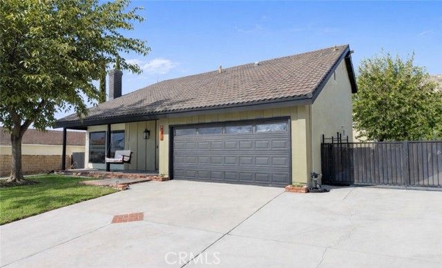 28975 Lotusgarden Dr, Canyon Country (santa Clarita), CA 91387