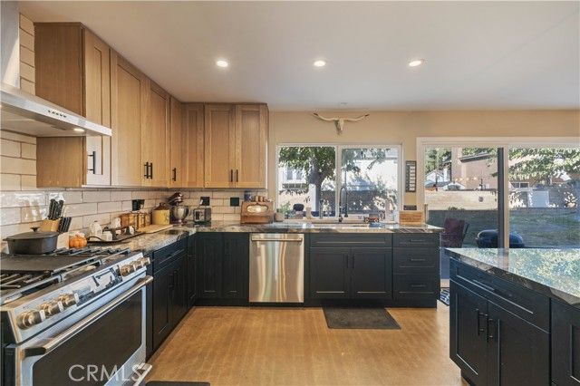 28975 Lotusgarden Dr, Canyon Country (santa Clarita), CA 91387