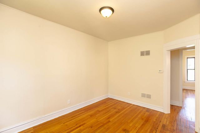 1911 W Foster Avenue 2, Chicago, IL 60640