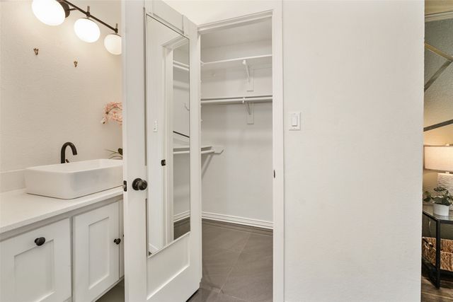 2107 Elmwood Boulevard, Dallas, TX 75224