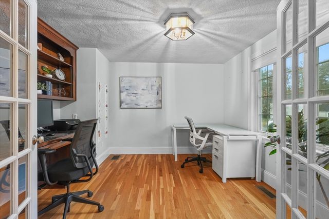 10 Woodchuck Lane, North Andover, MA 01845