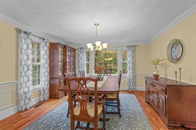 10 Woodchuck Lane, North Andover, MA 01845