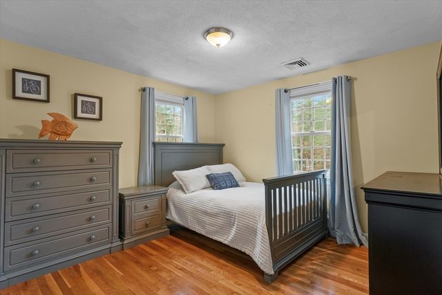 10 Woodchuck Lane, North Andover, MA 01845