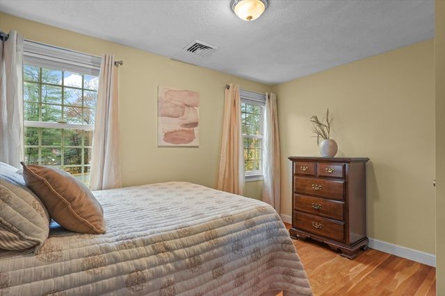 10 Woodchuck Lane, North Andover, MA 01845