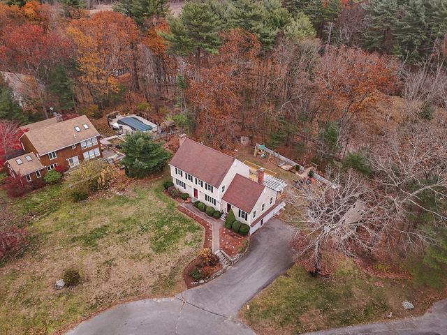 10 Woodchuck Lane, North Andover, MA 01845