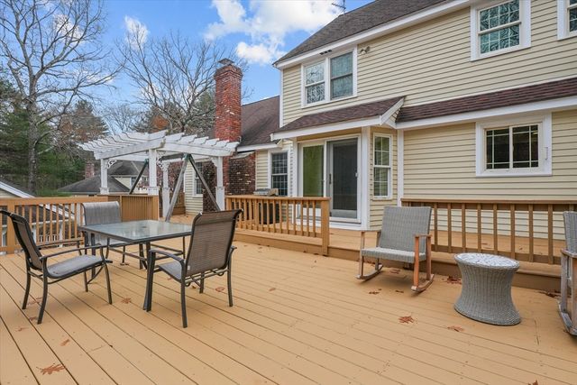 10 Woodchuck Lane, North Andover, MA 01845