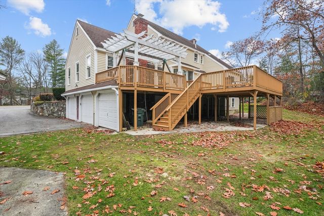 10 Woodchuck Lane, North Andover, MA 01845