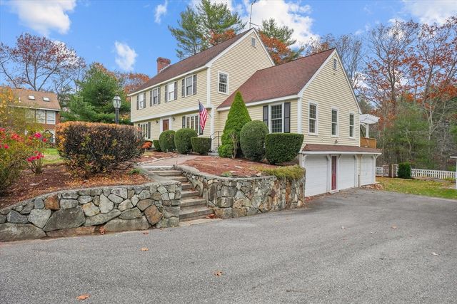 10 Woodchuck Lane, North Andover, MA 01845