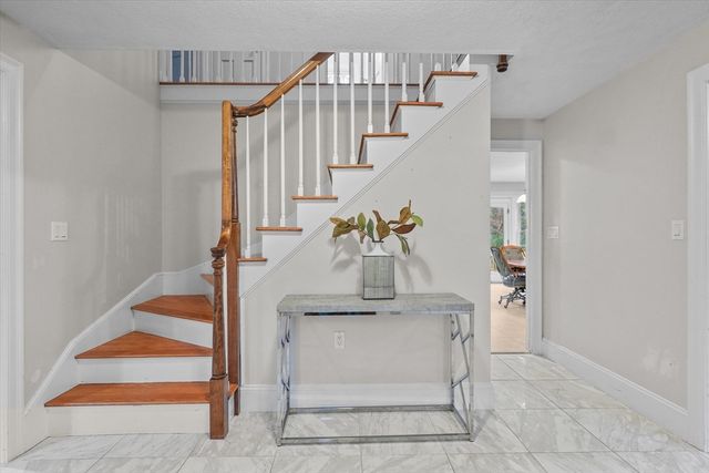 10 Woodchuck Lane, North Andover, MA 01845