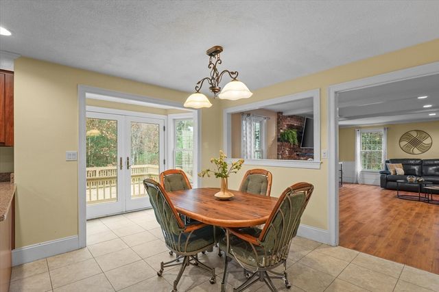 10 Woodchuck Lane, North Andover, MA 01845