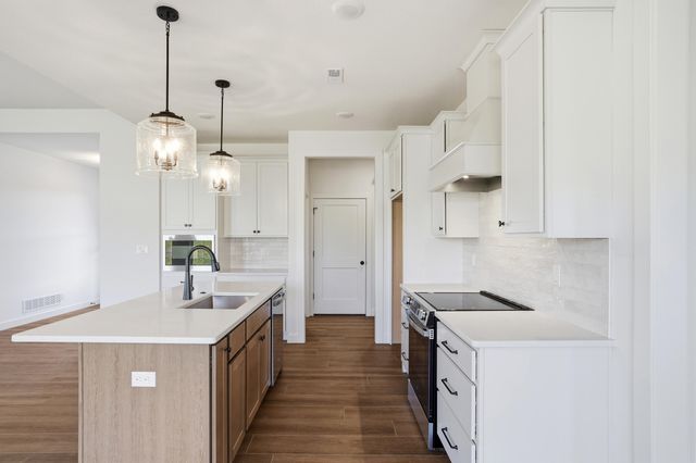 7310 W GOLDEN WILLOW DR, Columbia, MO 65202