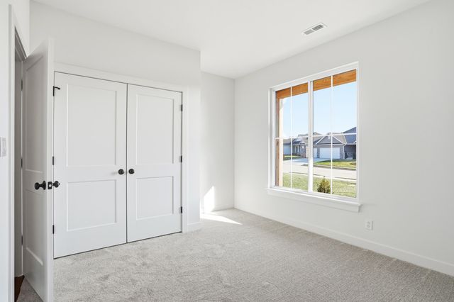 7310 W GOLDEN WILLOW DR, Columbia, MO 65202