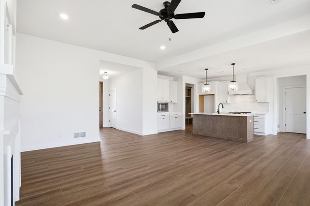 7310 W GOLDEN WILLOW DR, Columbia, MO 65202