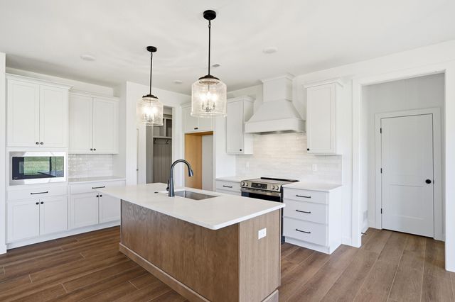 7310 W GOLDEN WILLOW DR, Columbia, MO 65202