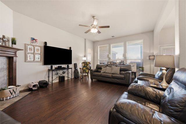 140 Chestnut Road, Waxahachie, TX 75165