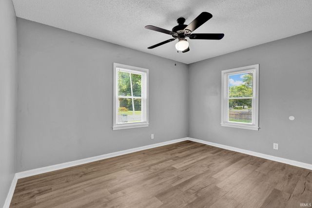 1106 S Boeke Road, Evansville, IN 47714