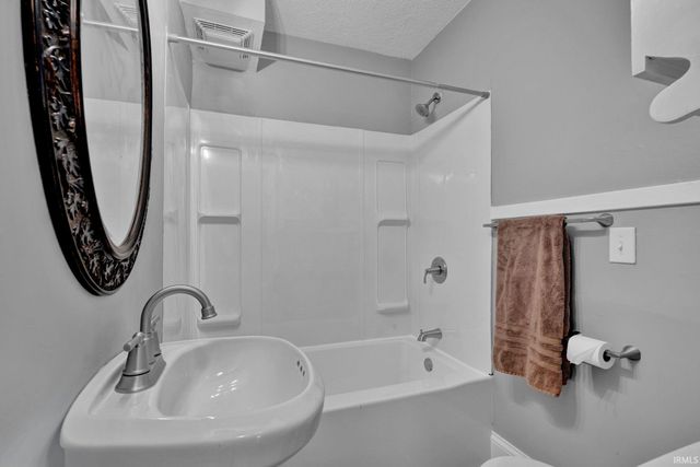 1106 S Boeke Road, Evansville, IN 47714