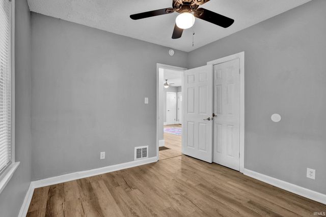 1106 S Boeke Road, Evansville, IN 47714